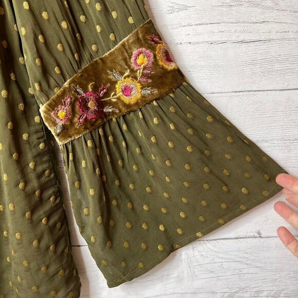 Chicos Blouse Womens Size 1/Medium Dark Olive Green Velvet Embroidered Flowers - Picture 5 of 16